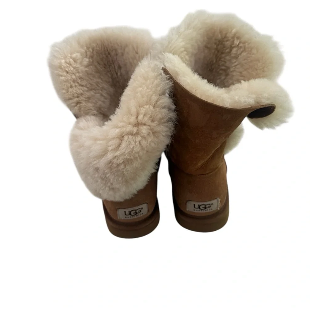 UGG Bailey Button Short Boots Chestnut - Size 7 - Picture 8 of 9